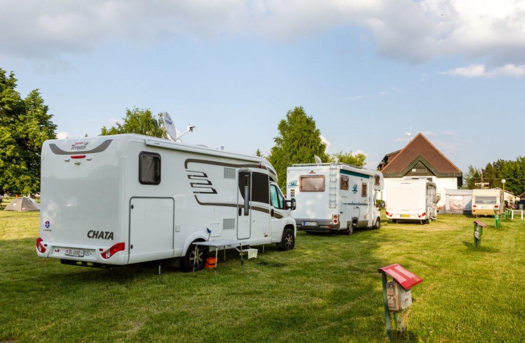 VIP karavan pri vode